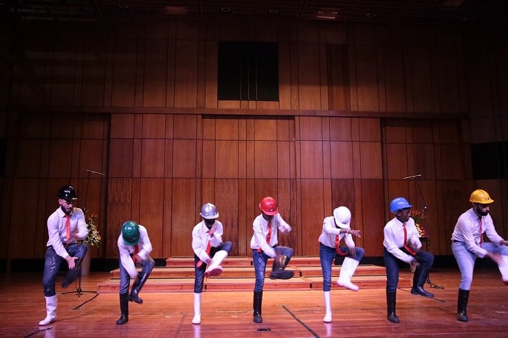 Johannesburg - The celebration was on October 22 nd at the Wits Linder Auditorium, with about 750 guests in
	attendance, including Baha’is and their friends. The MEC for Social Development, Ms Khosa also
	attended. Guest were welcomed by a marimba band. The actual programme included songs by 40
	children, and the Johannesburg Baha’i choir. Prayers were also shared and the film, “Light to the World”
	was viewed. Guests were also treated to a gumboot dance by participants of a junior youth group.