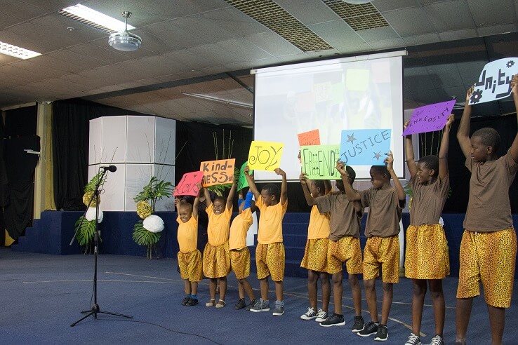 Polokwane - The main bicentenary celebration in Polokwane took place on Saturday 21 st October at 4pm
at Cosmo Leisure Lodge Hall. The main hall was filled with approximately 300 adults and youth and the
tens of children. The programme included friends from all over the province who performed traditional
dance, Jembe drums, and drum majorettes. There was also a beautiful choir presentation and prayers in
five languages. The film, “Light to the World” was also viewed. Bahá’í friends and their families from the
surrounding clusters of Thulamela, Mokopane,Bela Bela, Matox and Tzaneen attended the celebration.
Two members of the press representing the local newspaper were also present. The whole atmosphere
of the celebration reverberated with a sense of the beautiful vision of joy and unity.