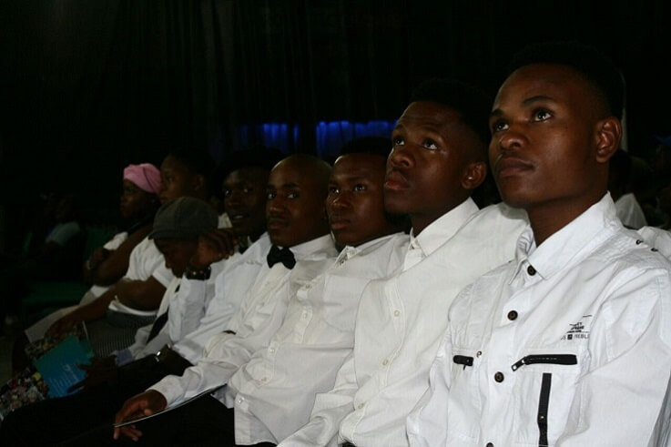 Polokwane - The main bicentenary celebration in Polokwane took place on Saturday 21 st October at 4pm
at Cosmo Leisure Lodge Hall. The main hall was filled with approximately 300 adults and youth and the
tens of children. The programme included friends from all over the province who performed traditional
dance, Jembe drums, and drum majorettes. There was also a beautiful choir presentation and prayers in
five languages. The film, “Light to the World” was also viewed. Bahá’í friends and their families from the
surrounding clusters of Thulamela, Mokopane,Bela Bela, Matox and Tzaneen attended the celebration.
Two members of the press representing the local newspaper were also present. The whole atmosphere
of the celebration reverberated with a sense of the beautiful vision of joy and unity.