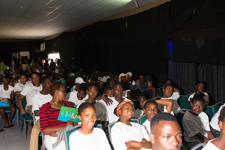 Polokwane - The main bicentenary celebration in Polokwane took place on Saturday 21 st October at 4pm
at Cosmo Leisure Lodge Hall. The main hall was filled with approximately 300 adults and youth and the
tens of children. The programme included friends from all over the province who performed traditional
dance, Jembe drums, and drum majorettes. There was also a beautiful choir presentation and prayers in
five languages. The film, “Light to the World” was also viewed. Bahá’í friends and their families from the
surrounding clusters of Thulamela, Mokopane,Bela Bela, Matox and Tzaneen attended the celebration.
Two members of the press representing the local newspaper were also present. The whole atmosphere
of the celebration reverberated with a sense of the beautiful vision of joy and unity.