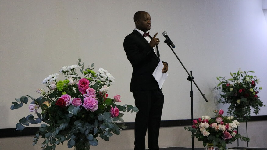 Tshwane - The main celebration was held at Wingate Park Country Club in Pretoria on Sunday, October 22 nd and it
was attended by about 350 youth and adults, and about 40 children, including Baha’is and their friends.
There were also numerous celebrations at the neighbourhood level all around Tshwane throughout the
weekend.